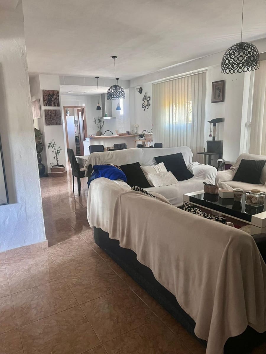 4 chambre Villa/Maison à vendre à Almansa avec garage - 170 000 € (Ref: 9422467)