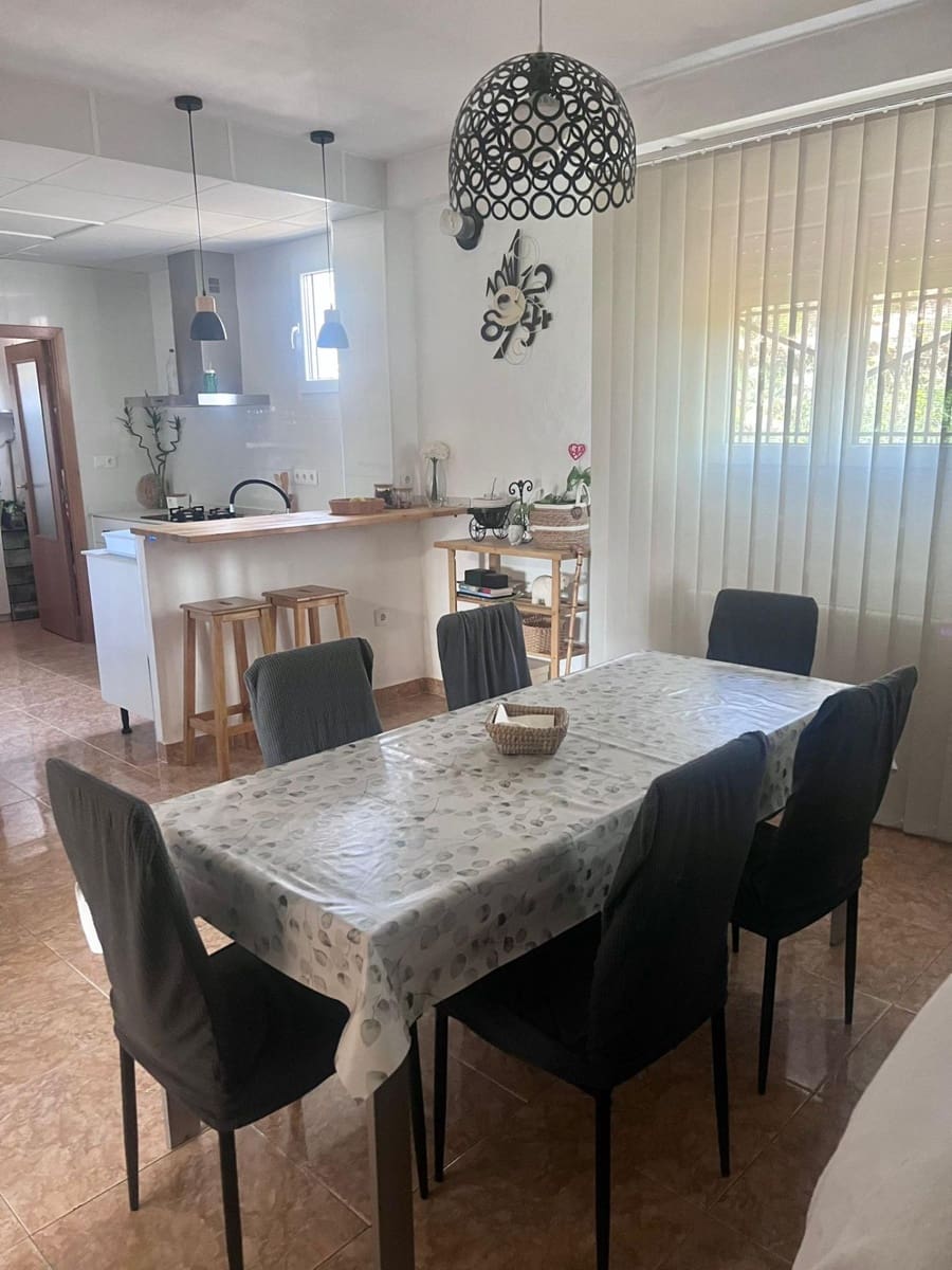 4 chambre Villa/Maison à vendre à Almansa avec garage - 170 000 € (Ref: 9422467)