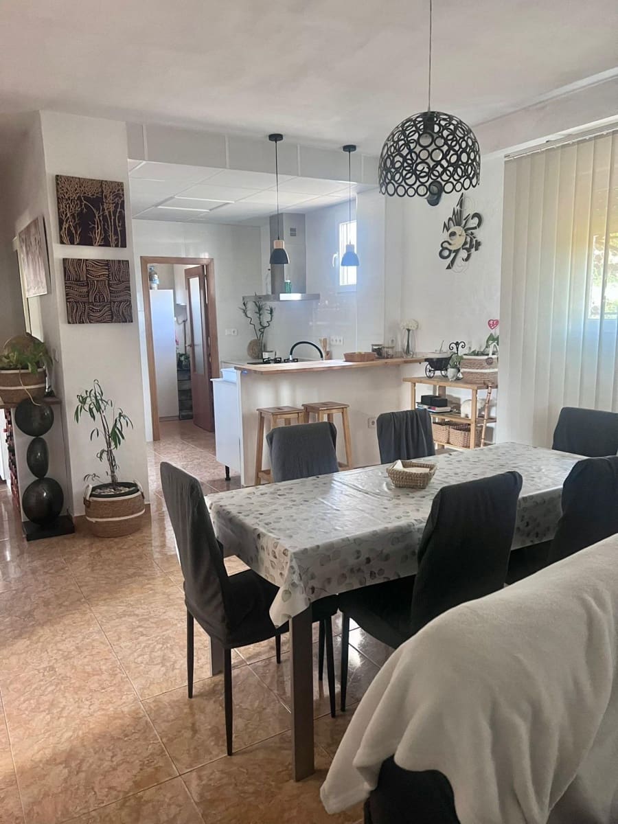4 chambre Villa/Maison à vendre à Almansa avec garage - 170 000 € (Ref: 9422467)