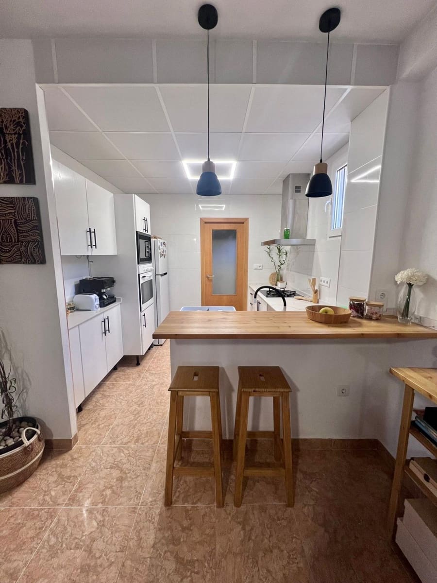 4 chambre Villa/Maison à vendre à Almansa avec garage - 170 000 € (Ref: 9422467)