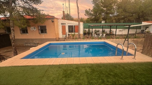 4 slaapkamer Villa te koop in Almansa met garage - € 170.000 (Ref: 9422467)
