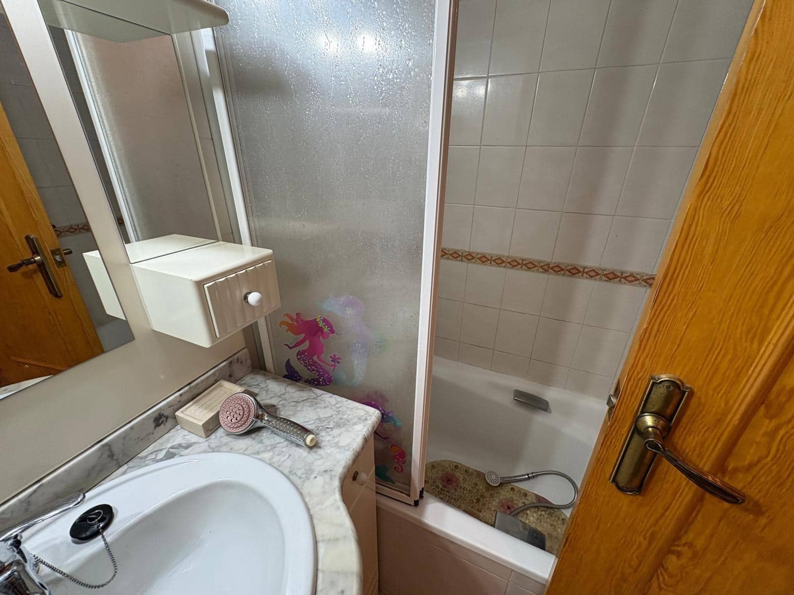 4 makuuhuone Asunto myytävänä paikassa Almansa mukana 
autotalli - 99 000 € (Ref: 9431081)