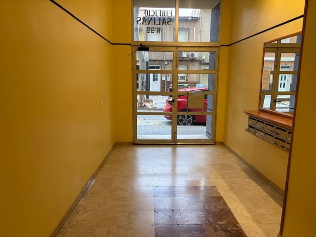 4 makuuhuone Asunto myytävänä paikassa Almansa mukana 
autotalli - 99 000 € (Ref: 9431081)