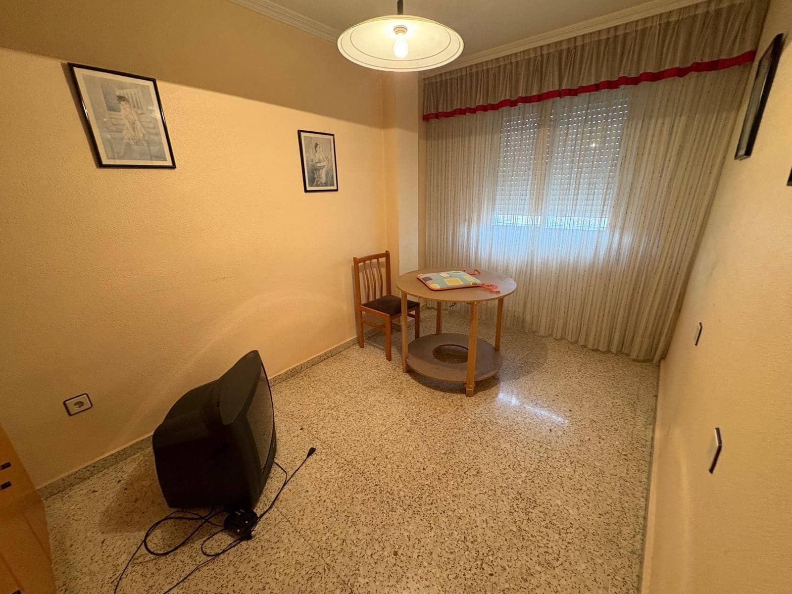 4 makuuhuone Asunto myytävänä paikassa Almansa mukana 
autotalli - 99 000 € (Ref: 9431081)