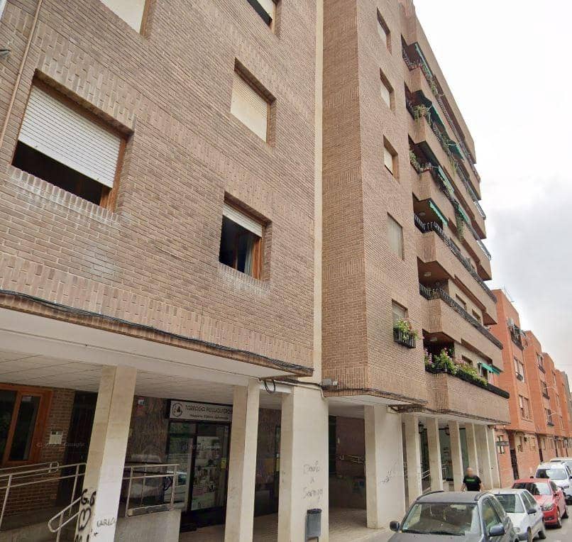 3 slaapkamer Flat te huur in Almansa - € 550 (Ref: 9470390)
