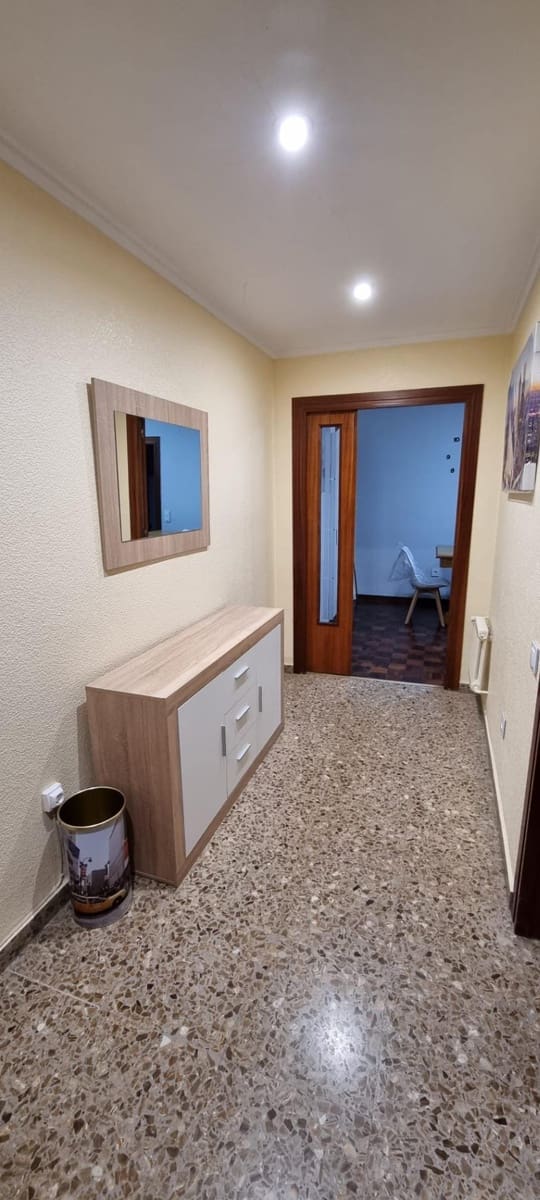3 slaapkamer Flat te huur in Almansa - € 550 (Ref: 9470390)