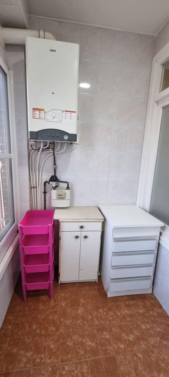 3 slaapkamer Flat te huur in Almansa - € 550 (Ref: 9470390)