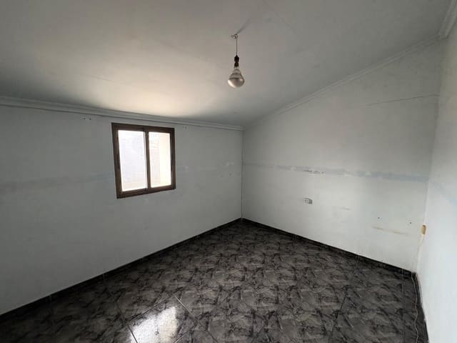 Casa de 4 habitaciones en Almansa en venta - 68.000 € (Ref: 9476114)