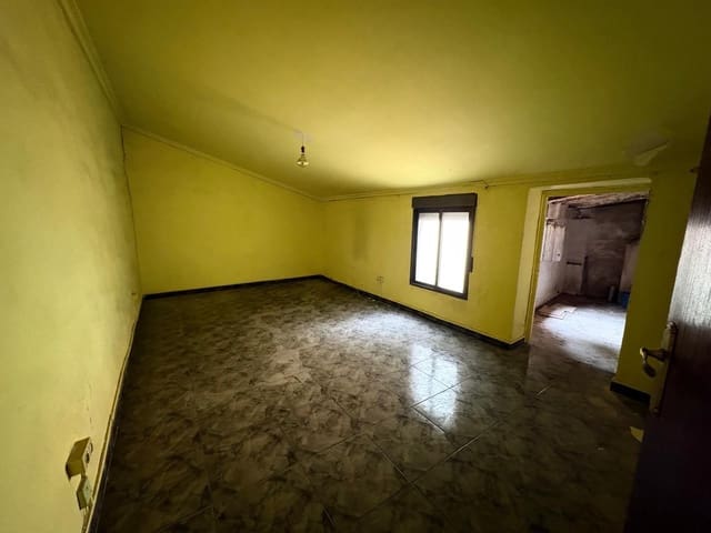 Casa de 4 habitaciones en Almansa en venta - 68.000 € (Ref: 9476114)