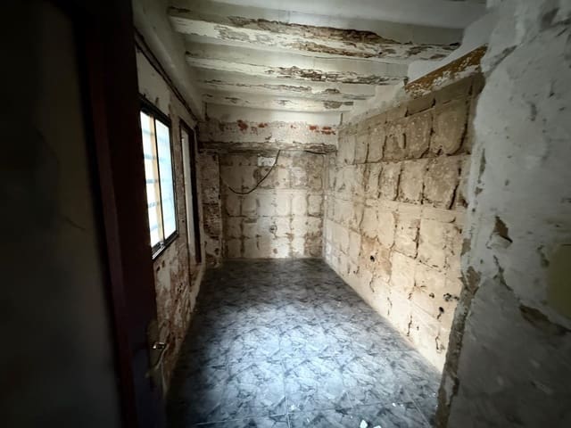 Casa de 4 habitaciones en Almansa en venta - 68.000 € (Ref: 9476114)