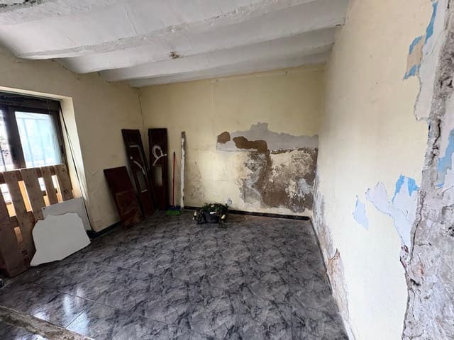 Casa de 4 habitaciones en Almansa en venta - 68.000 € (Ref: 9476114)