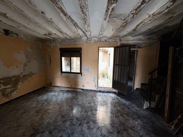 Casa de 4 habitaciones en Almansa en venta - 68.000 € (Ref: 9476114)