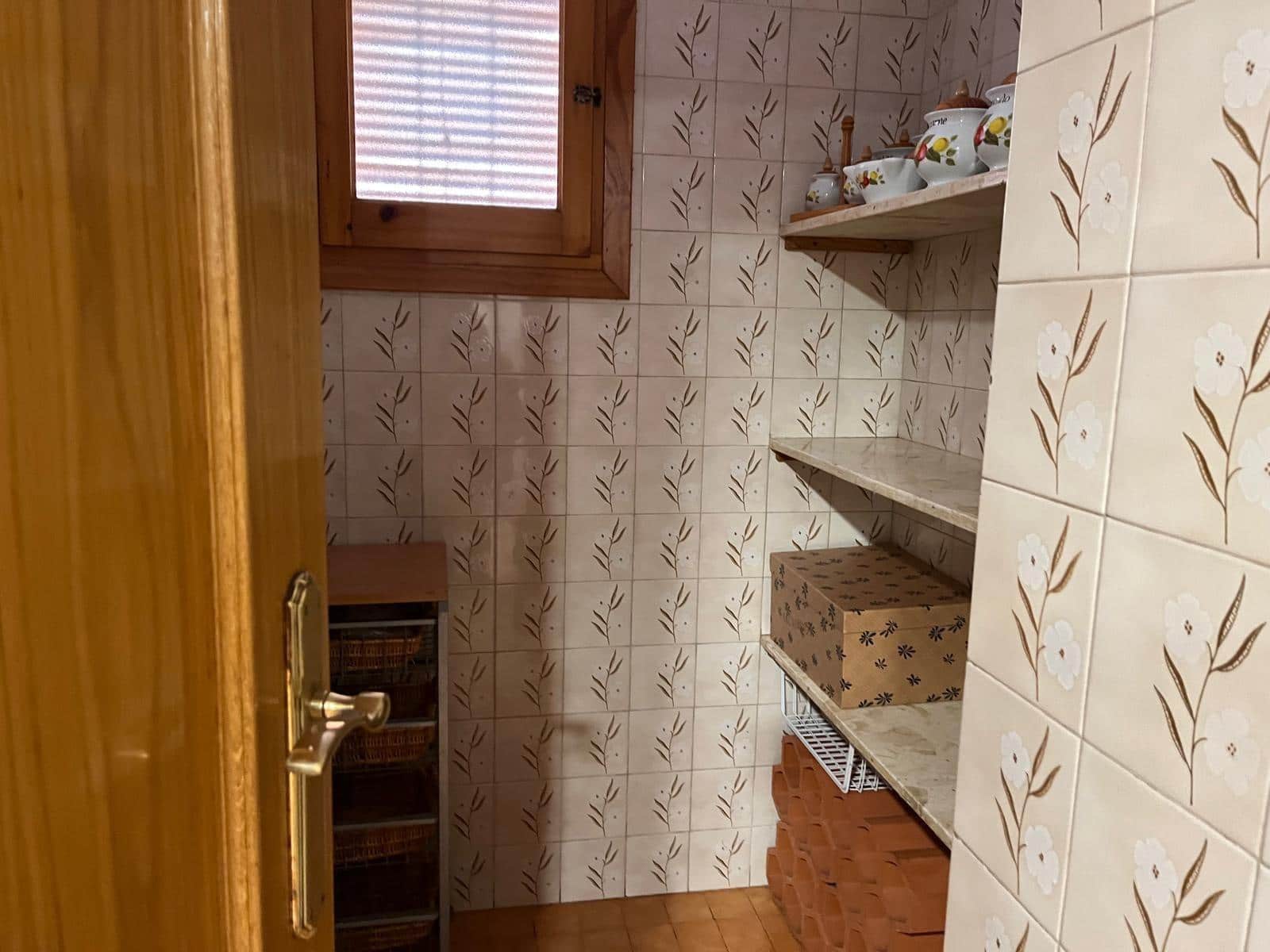 3 bedroom Flat for sale in Almansa with garage - € 88,000 (Ref: 9481201)