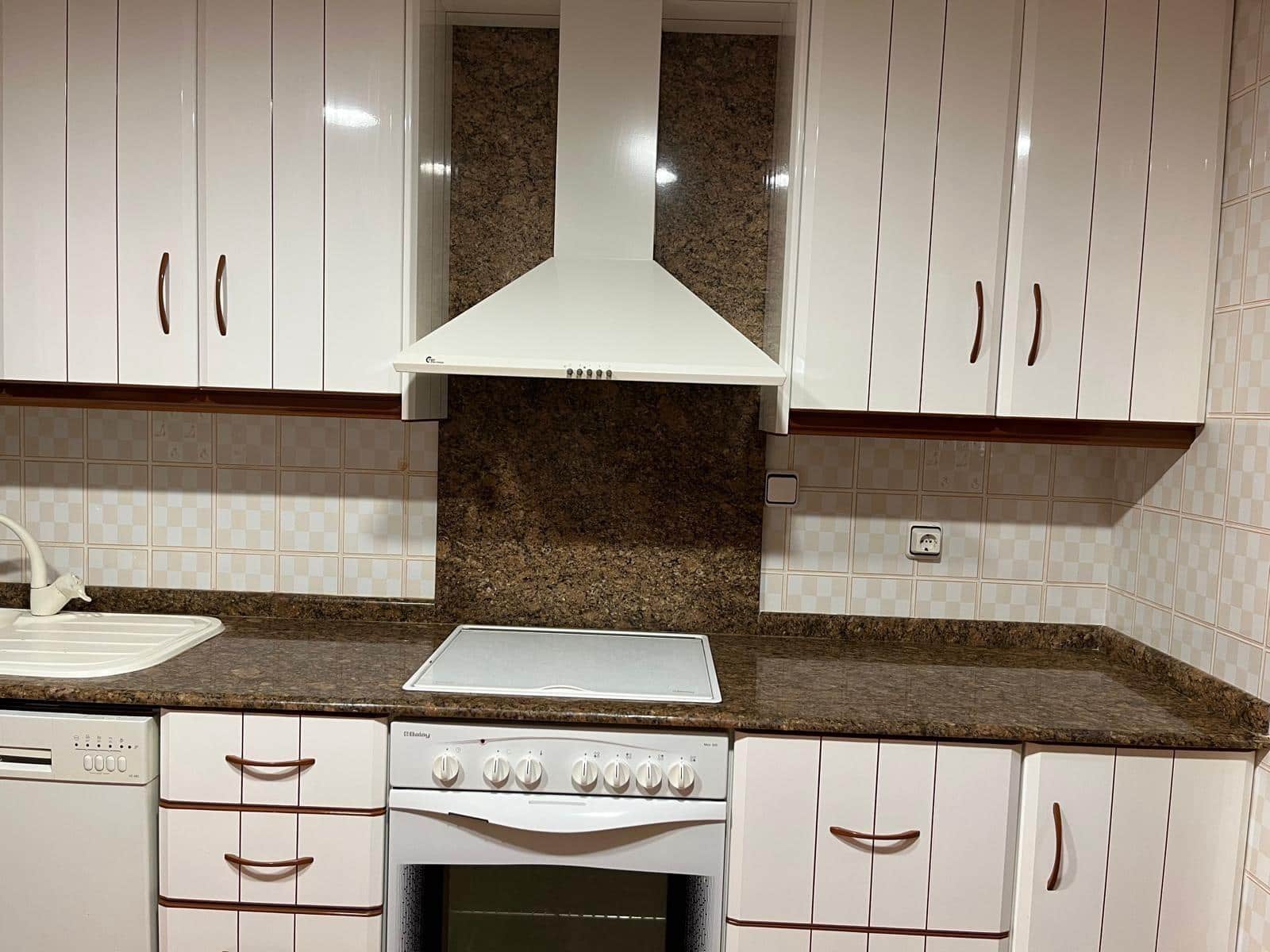 3 bedroom Flat for sale in Almansa with garage - € 88,000 (Ref: 9481201)