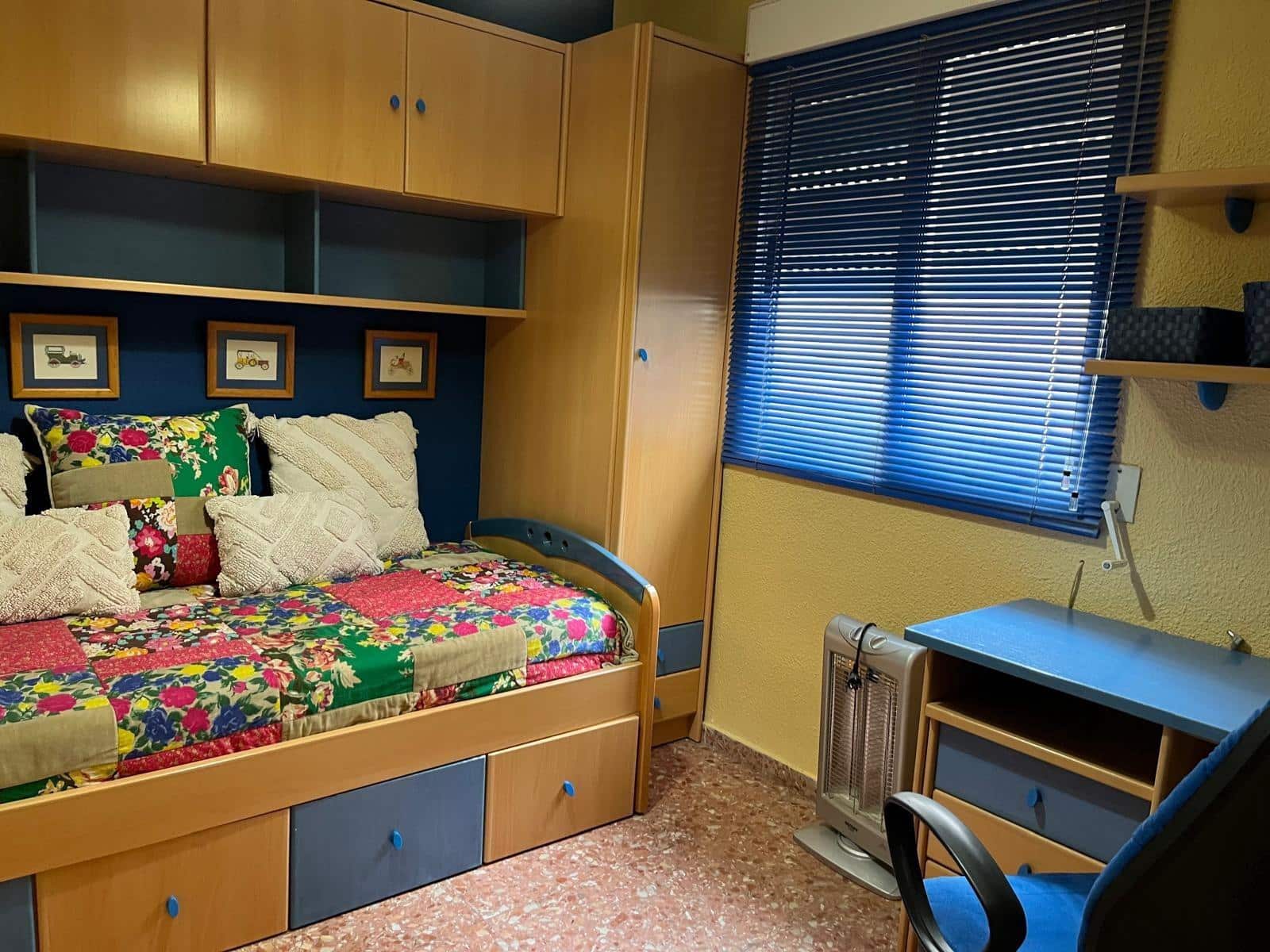 3 bedroom Flat for sale in Almansa with garage - € 88,000 (Ref: 9481201)