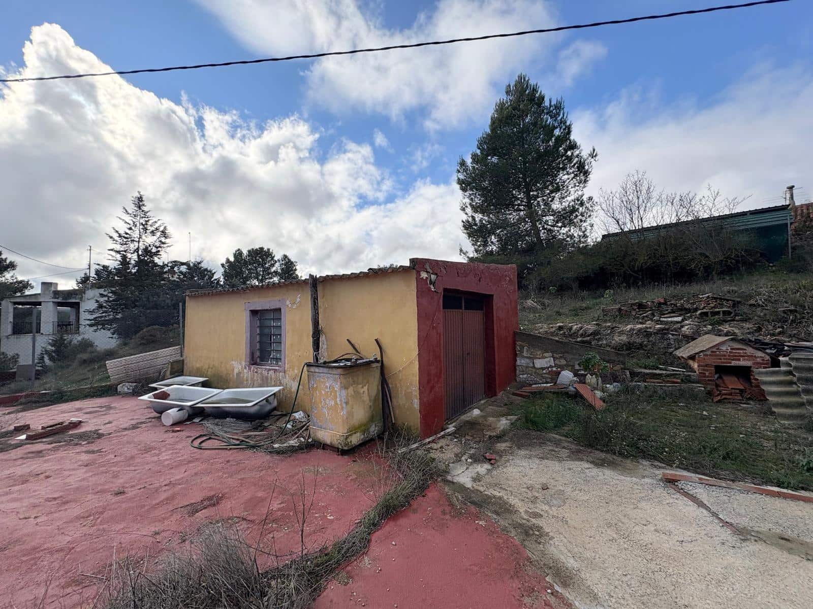 3 bedroom Villa for sale in Almansa with pool - € 120,000 (Ref: 9497204)