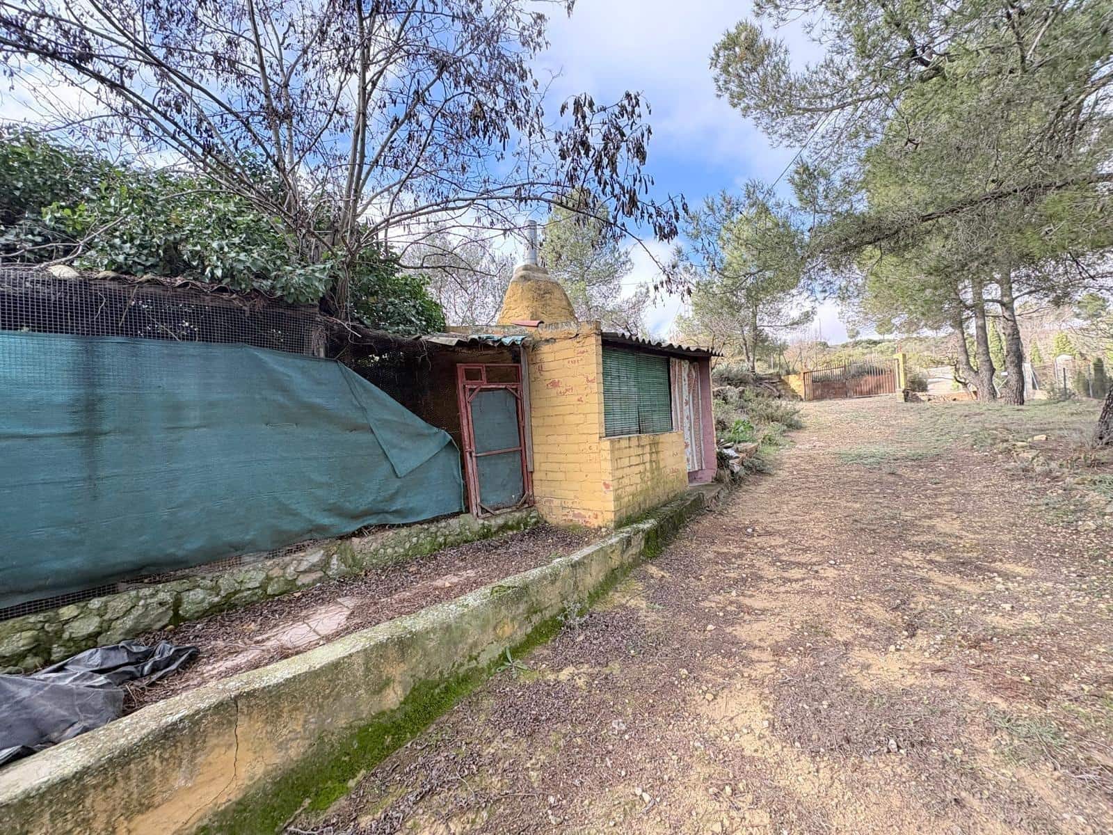 3 bedroom Villa for sale in Almansa with pool - € 120,000 (Ref: 9497204)