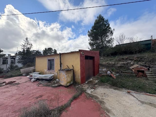 3 bedroom Villa for sale in Almansa with pool - € 120,000 (Ref: 9497204)