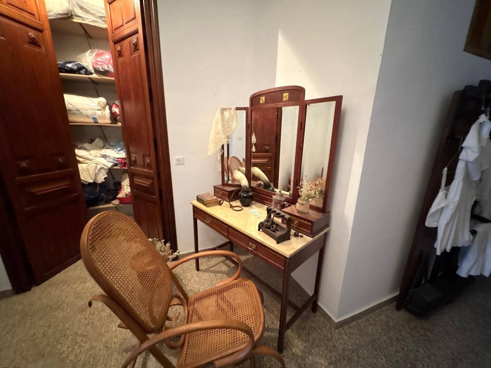 6 bedroom Townhouse for sale in La Font de la Figuera with pool - € 600,000 (Ref: 9530541)