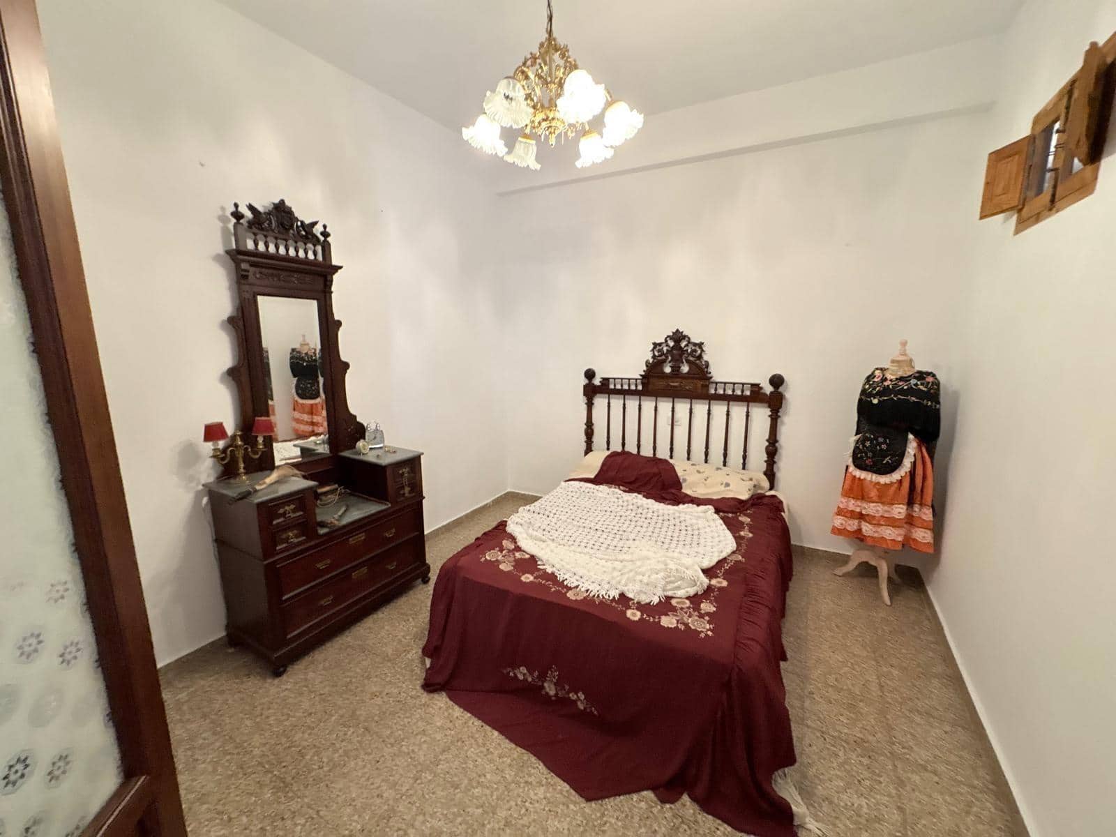 6 bedroom Townhouse for sale in La Font de la Figuera with pool - € 600,000 (Ref: 9530541)