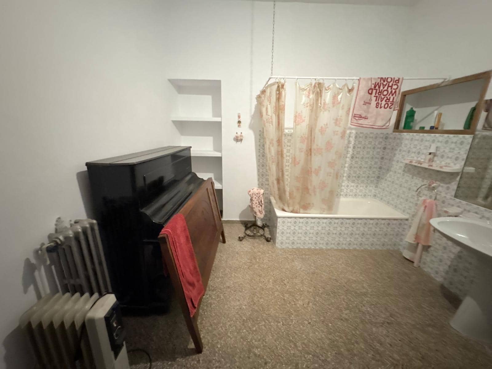 6 bedroom Townhouse for sale in La Font de la Figuera with pool - € 600,000 (Ref: 9530541)