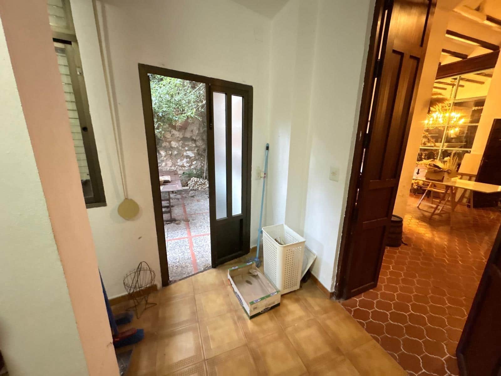 6 bedroom Townhouse for sale in La Font de la Figuera with pool - € 600,000 (Ref: 9530541)