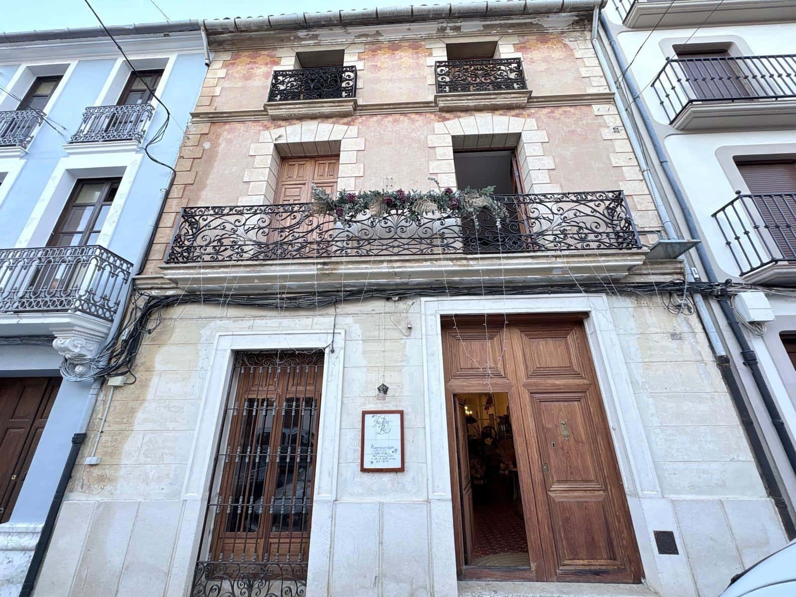 6 bedroom Townhouse for sale in La Font de la Figuera with pool - € 600,000 (Ref: 9530541)