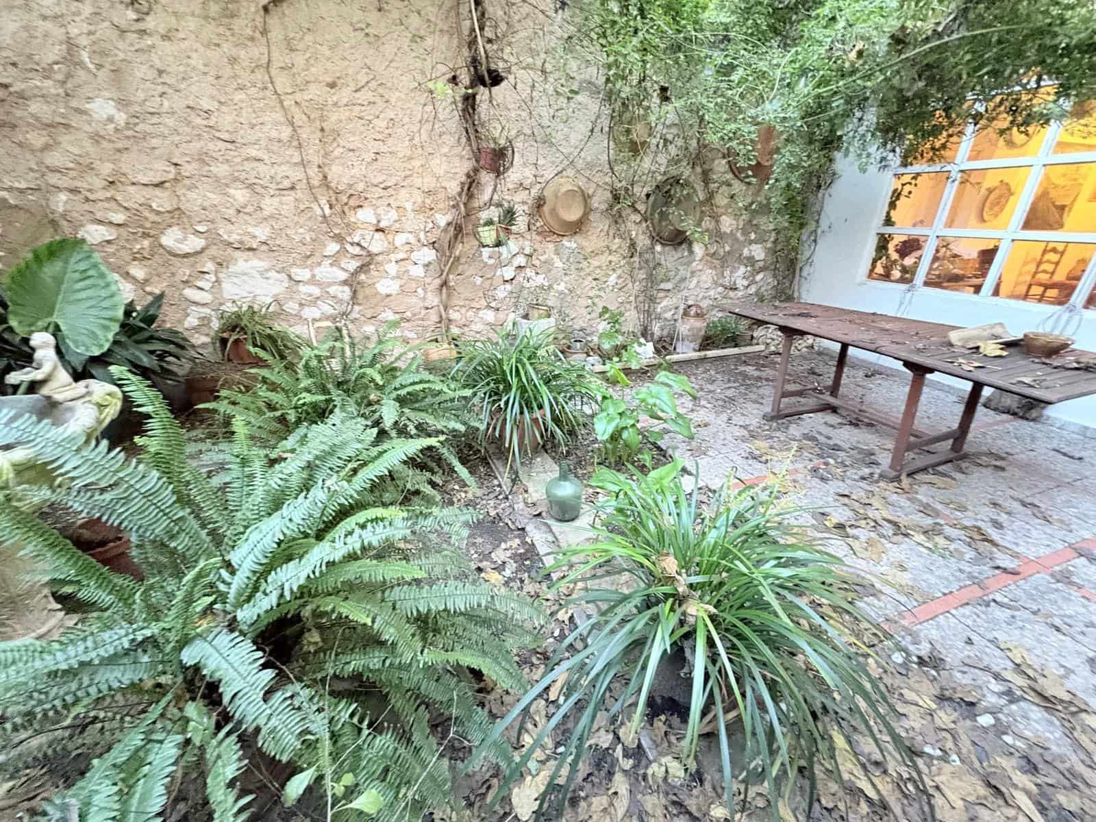 6 bedroom Townhouse for sale in La Font de la Figuera with pool - € 600,000 (Ref: 9530541)