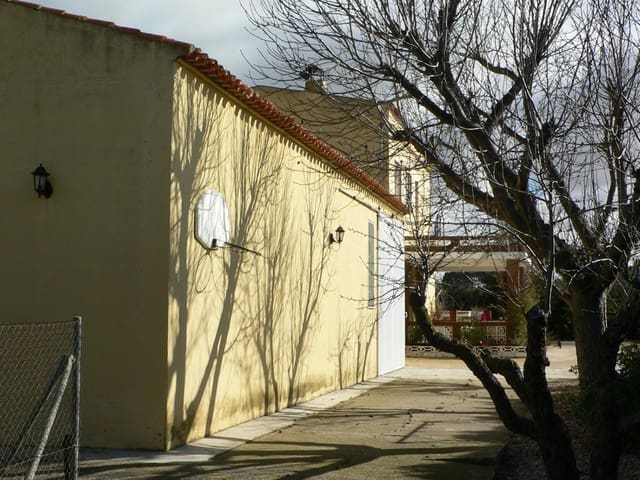 4 soveværelse Villa til salg i Almansa - € 250.000 (Ref: 9543652)