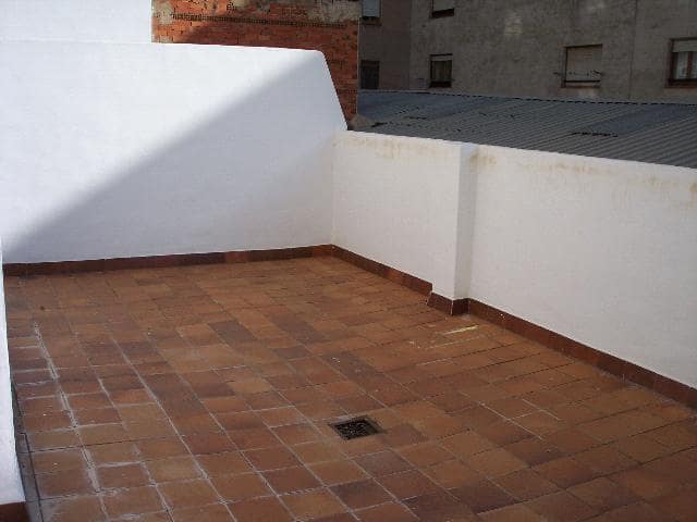 4 slaapkamer Flat te huur in Almansa - € 575 (Ref: 9551519)