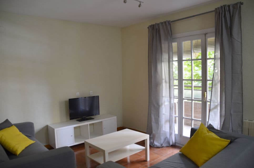 4 slaapkamer Flat te huur in Almansa - € 575 (Ref: 9551519)