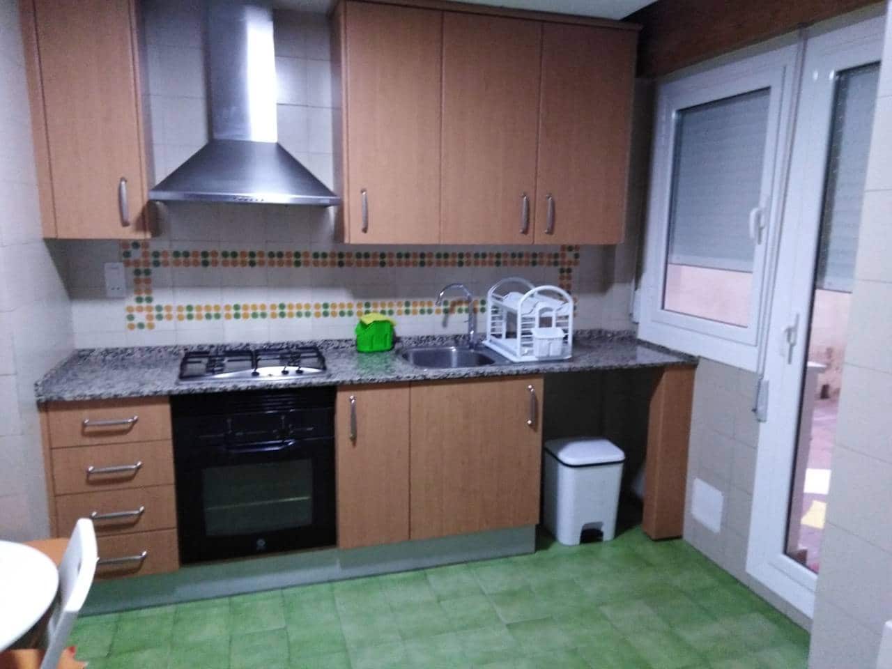 4 slaapkamer Flat te huur in Almansa - € 575 (Ref: 9551519)