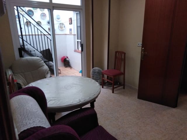 4 Zimmer Apartment zu vermieten in Almansa - 450 € (Ref: 9551522)