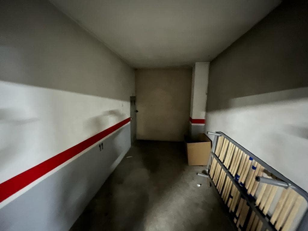 Garage for rent in Almansa - € 100 (Ref: 9561811)