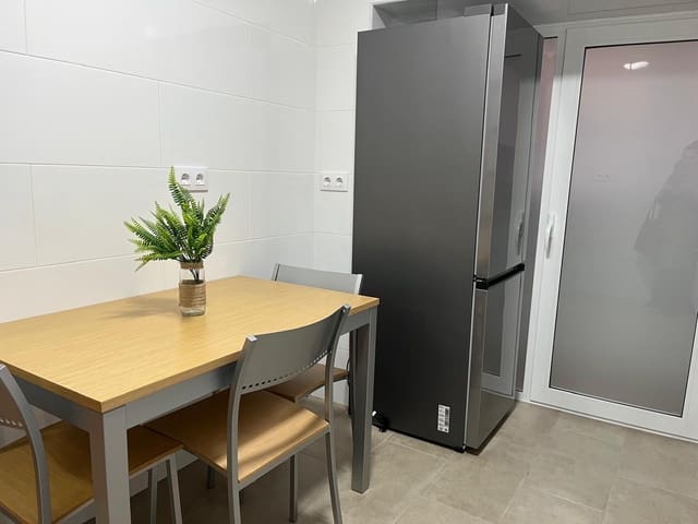 Appartement de 4 chambres à louer à Almansa - 550 € (Ref: 9648139)