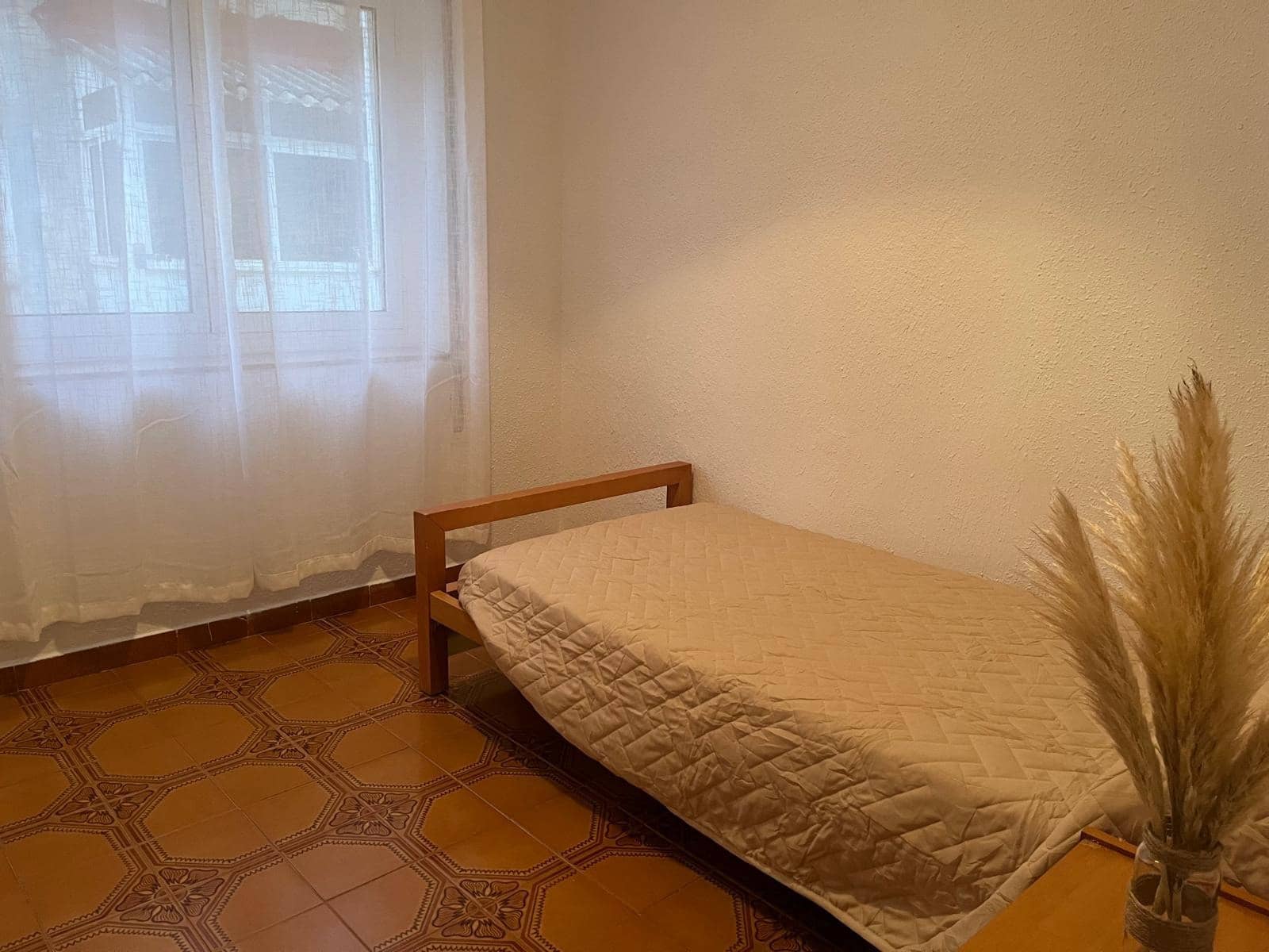 4 bedroom Flat for rent in Almansa - € 550 (Ref: 9648139)