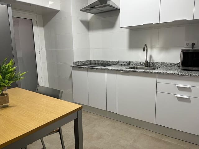 Appartement de 4 chambres à louer à Almansa - 550 € (Ref: 9648139)