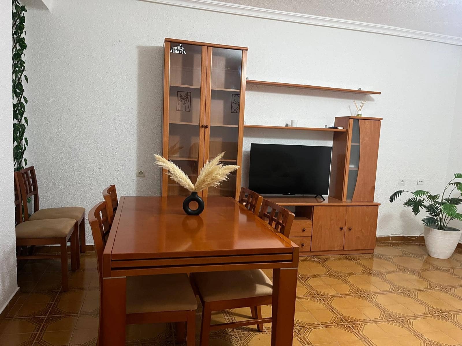 4 bedroom Flat for rent in Almansa - € 550 (Ref: 9648139)
