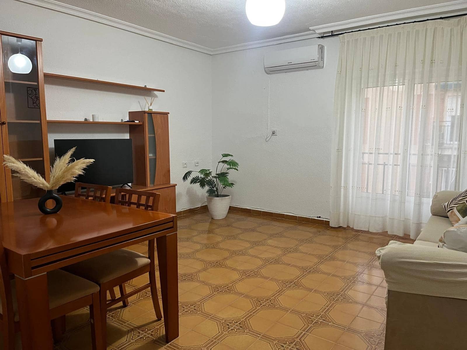 4 bedroom Flat for rent in Almansa - € 550 (Ref: 9648139)
