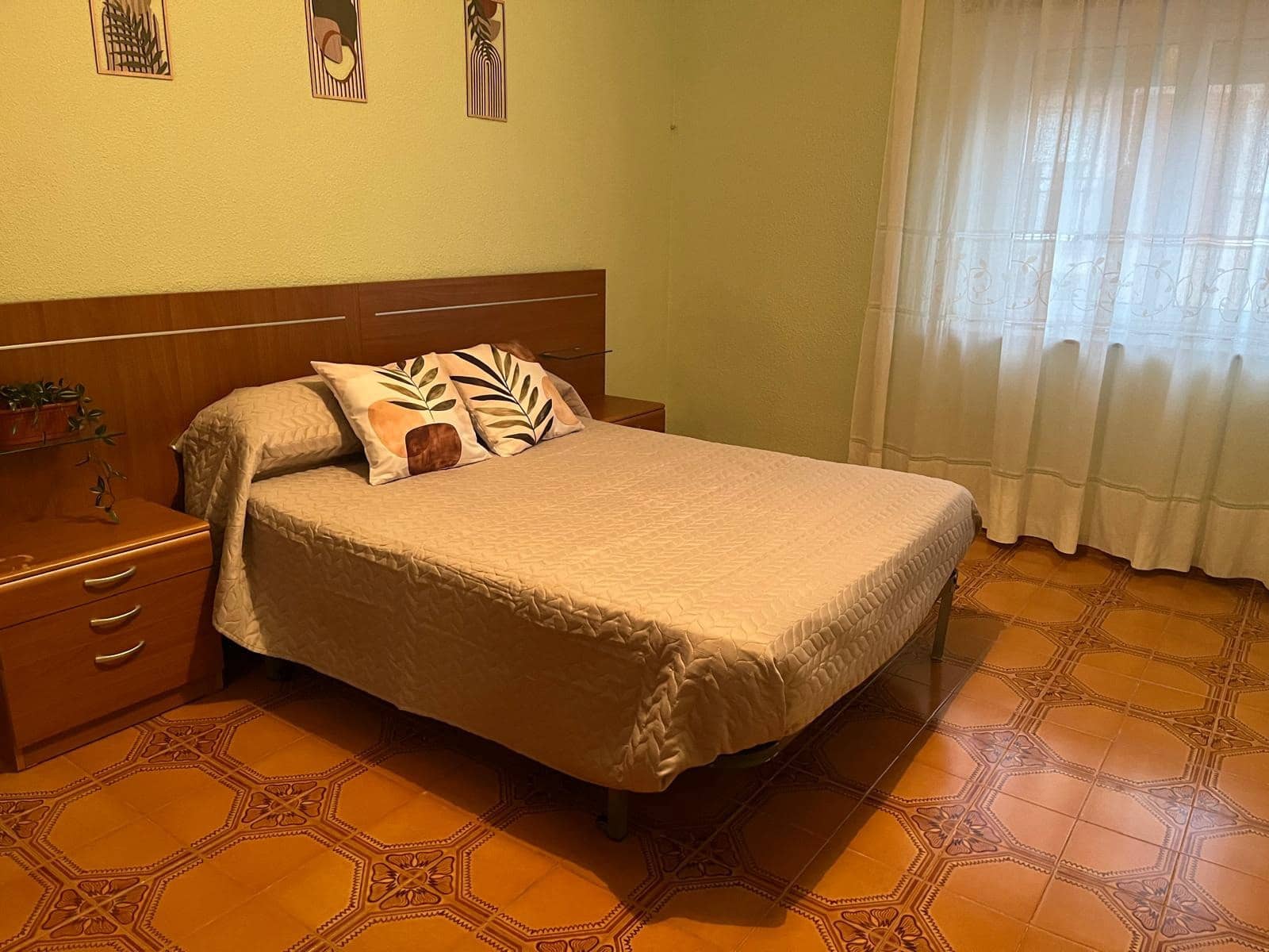 4 bedroom Flat for rent in Almansa - € 550 (Ref: 9648139)