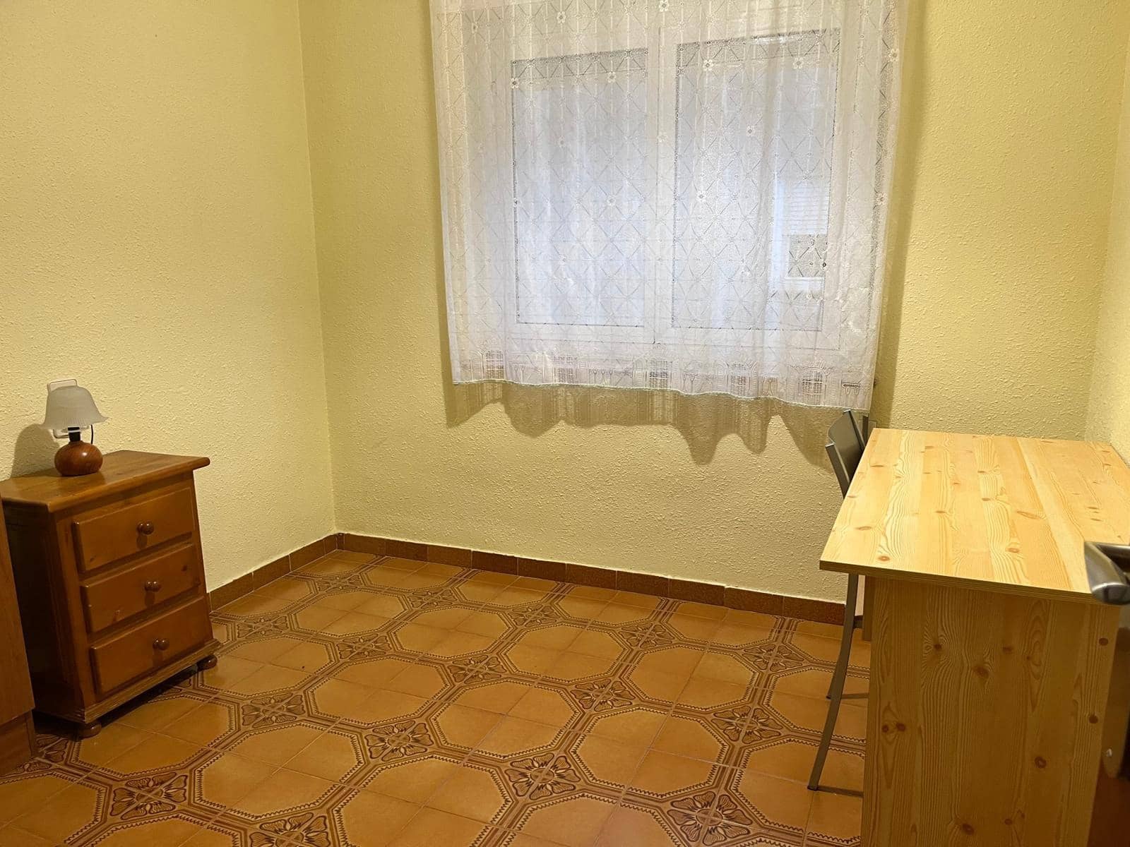 4 bedroom Flat for rent in Almansa - € 550 (Ref: 9648139)