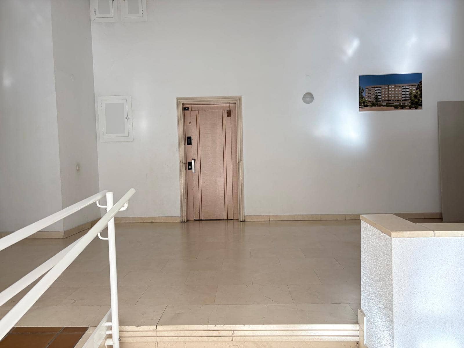 Piso de 3 habitaciones en Almansa en venta con garaje - 160.000 € (Ref: 9652021)