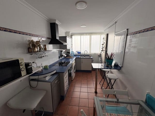 3 bedroom Flat for sale in Almansa with garage - € 160,000 (Ref: 9652021)