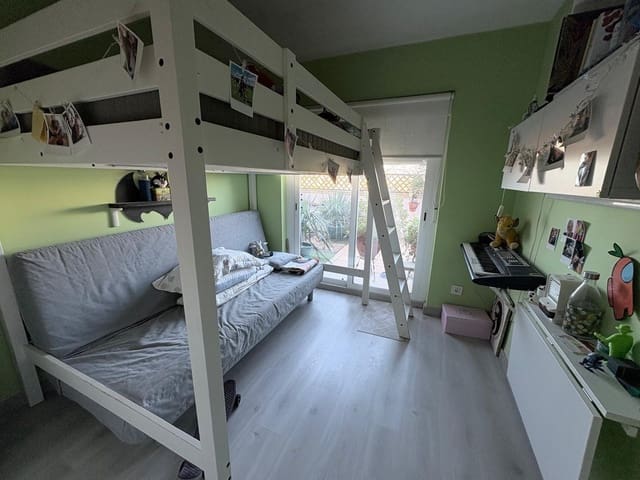 3 bedroom Flat for sale in Almansa with garage - € 160,000 (Ref: 9652021)