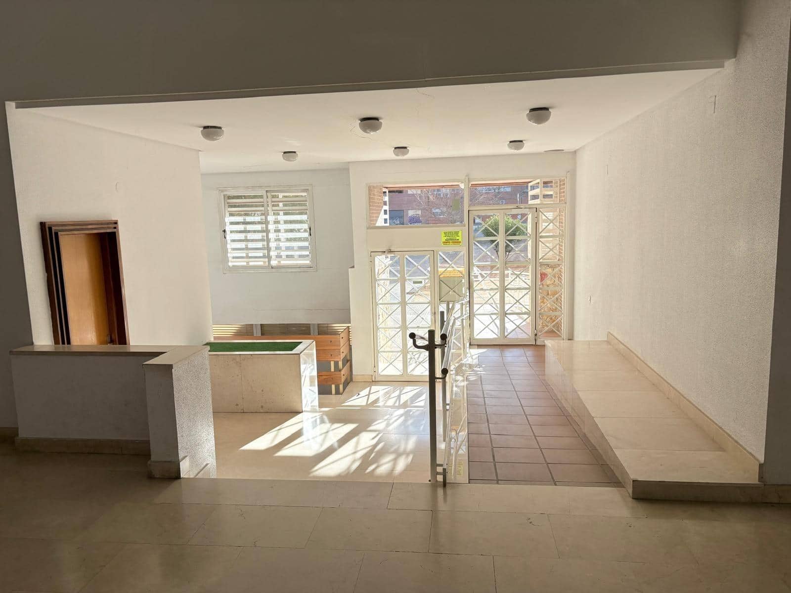 Piso de 3 habitaciones en Almansa en venta con garaje - 160.000 € (Ref: 9652021)