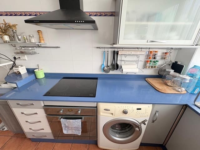 3 bedroom Flat for sale in Almansa with garage - € 160,000 (Ref: 9652021)