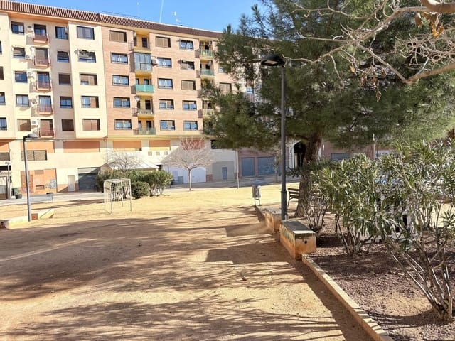 3 bedroom Flat for sale in Almansa with garage - € 160,000 (Ref: 9652021)