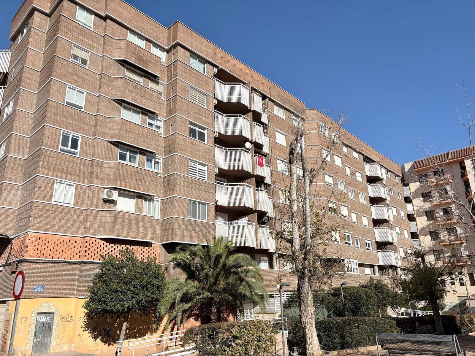 Piso de 3 habitaciones en Almansa en venta con garaje - 160.000 € (Ref: 9652021)