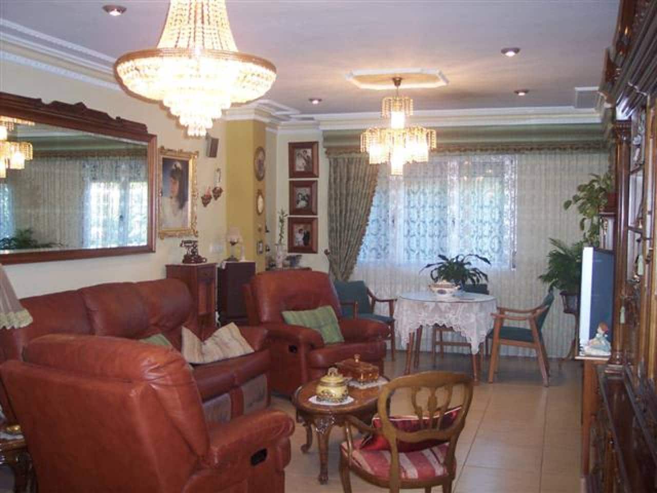 Piso de 3 habitaciones en Almansa en venta con garaje - 150.000 € (Ref: 9652022)