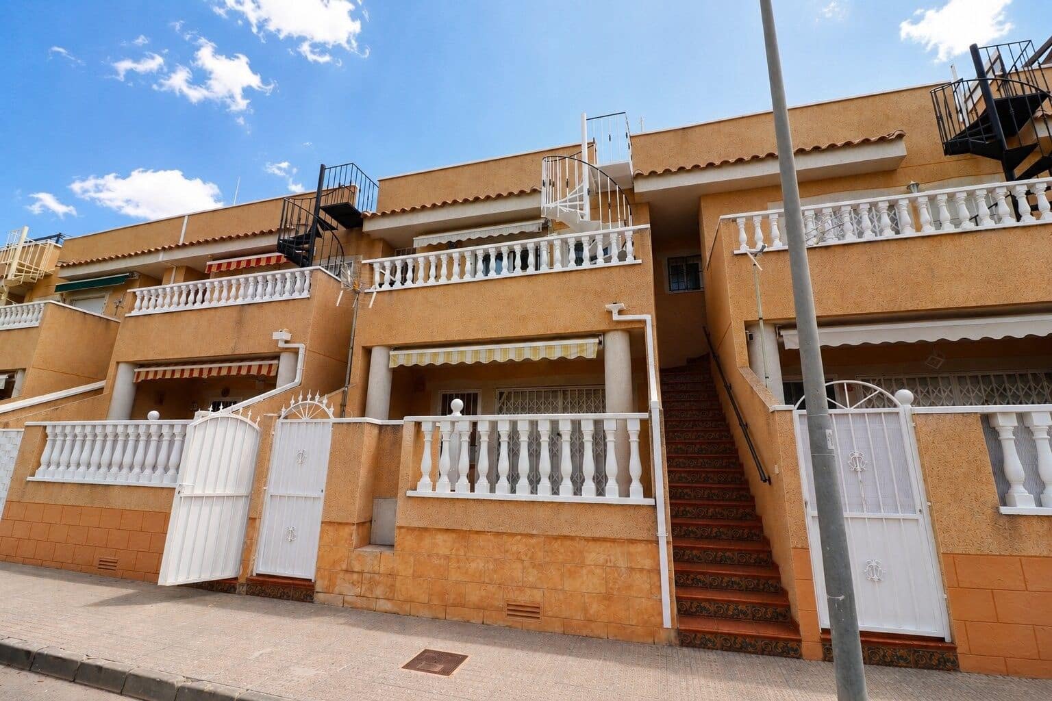 2 Zimmer Apartment zu verkaufen in Formentera del Segura mit Pool - 135.000 € (Ref: 10177233)
